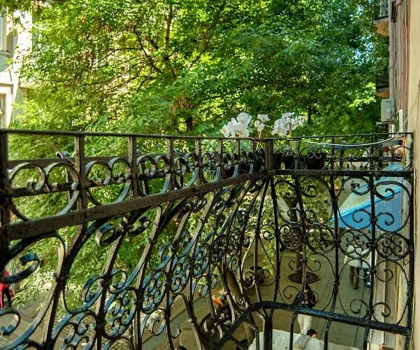 Supreme Luxury 1 Bedroom Apartment *